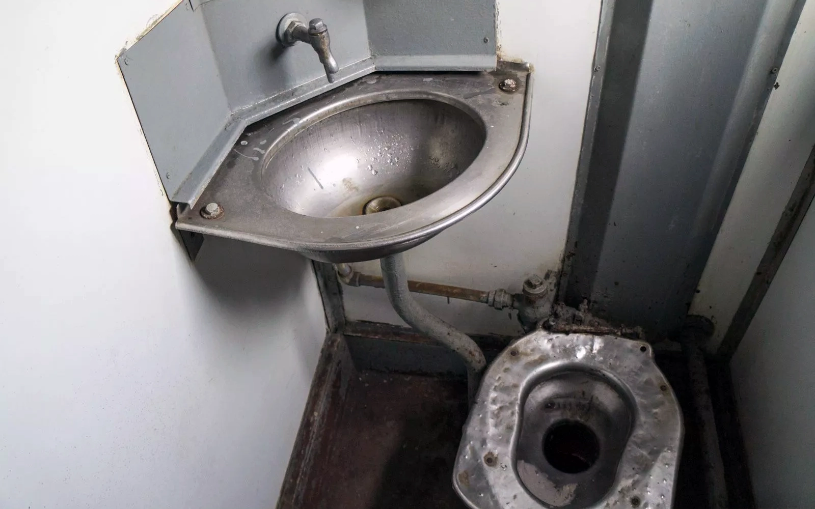 (7) - Внешний вид и состояние «старого» моторвагонного подвижного состава на примере электропоездов ЭР9